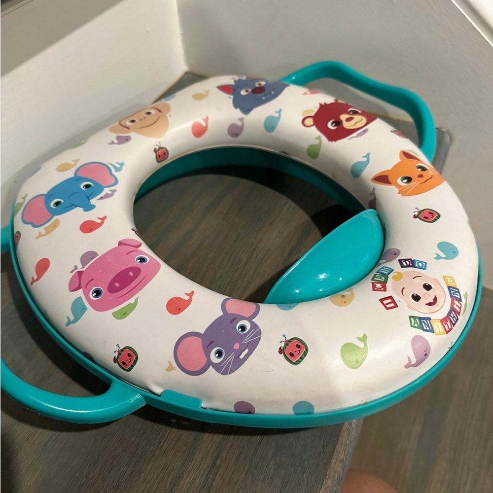 ‼️FREE‼️Potty training seat cocomelon with handles